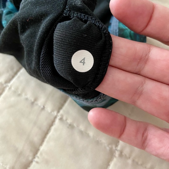 Lululemon sport Bra size 4 - Picture 3 of 3